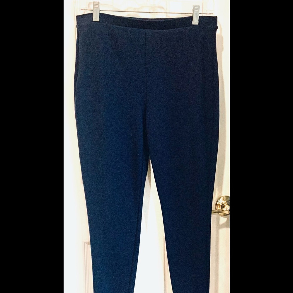 Chico’s Fabulously Slimming Navy Blue pull-on pants Sz 1